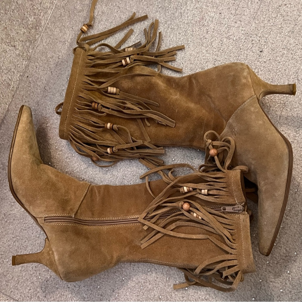 Fringe boots tan